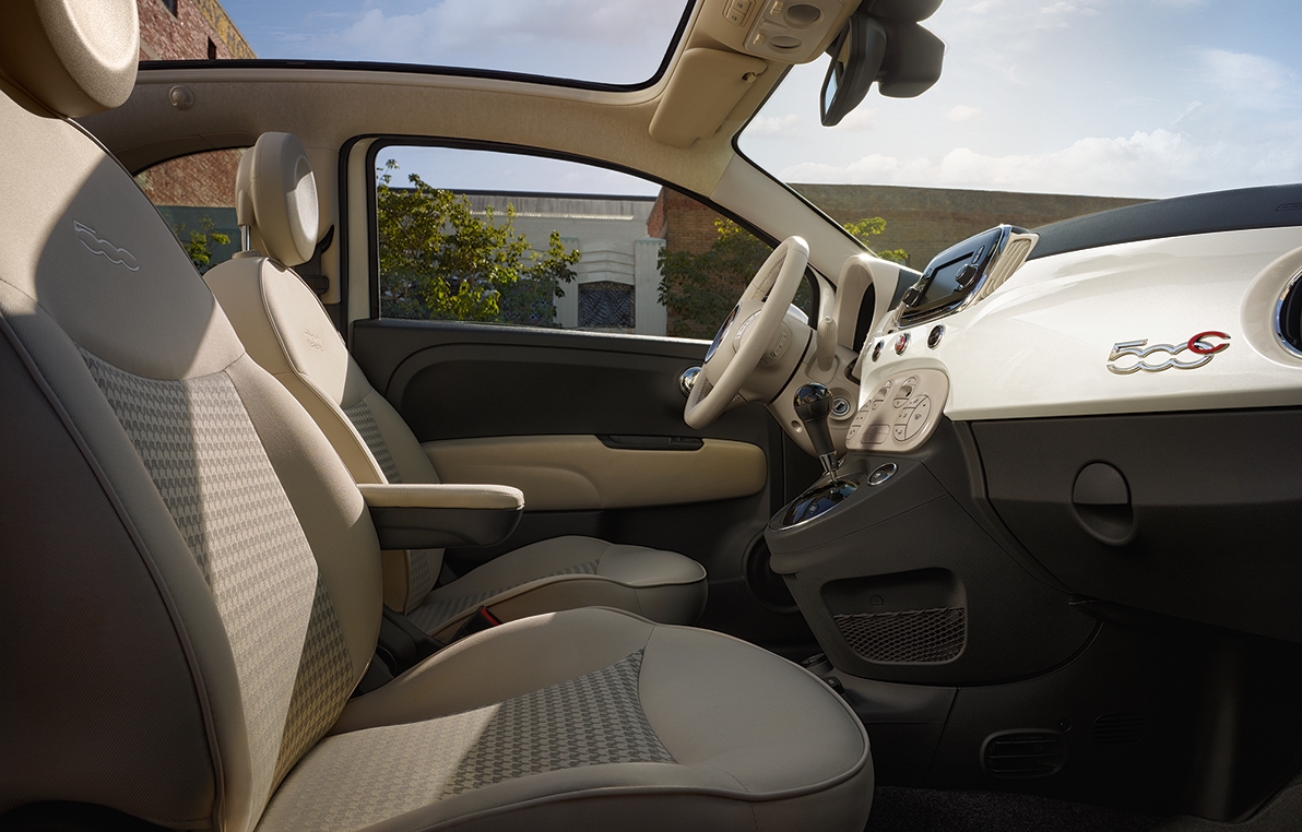Fiat 500C interior dashboard window